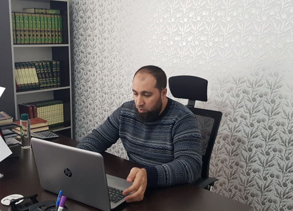 (43) مديرا ومشرفا يستفيدون من دورة (مهارة إعداد العروض التقديمية باستخدام برنامج PowerPoint)
