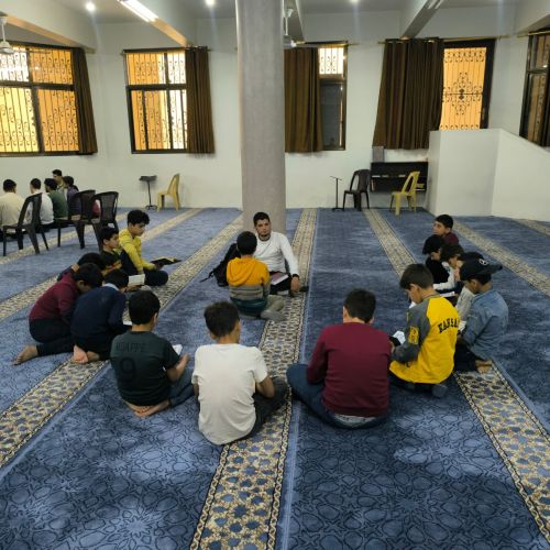 انطلاق حلقات تعليم القرآن الكريم في 6 مناطق جديدة من سوريا 